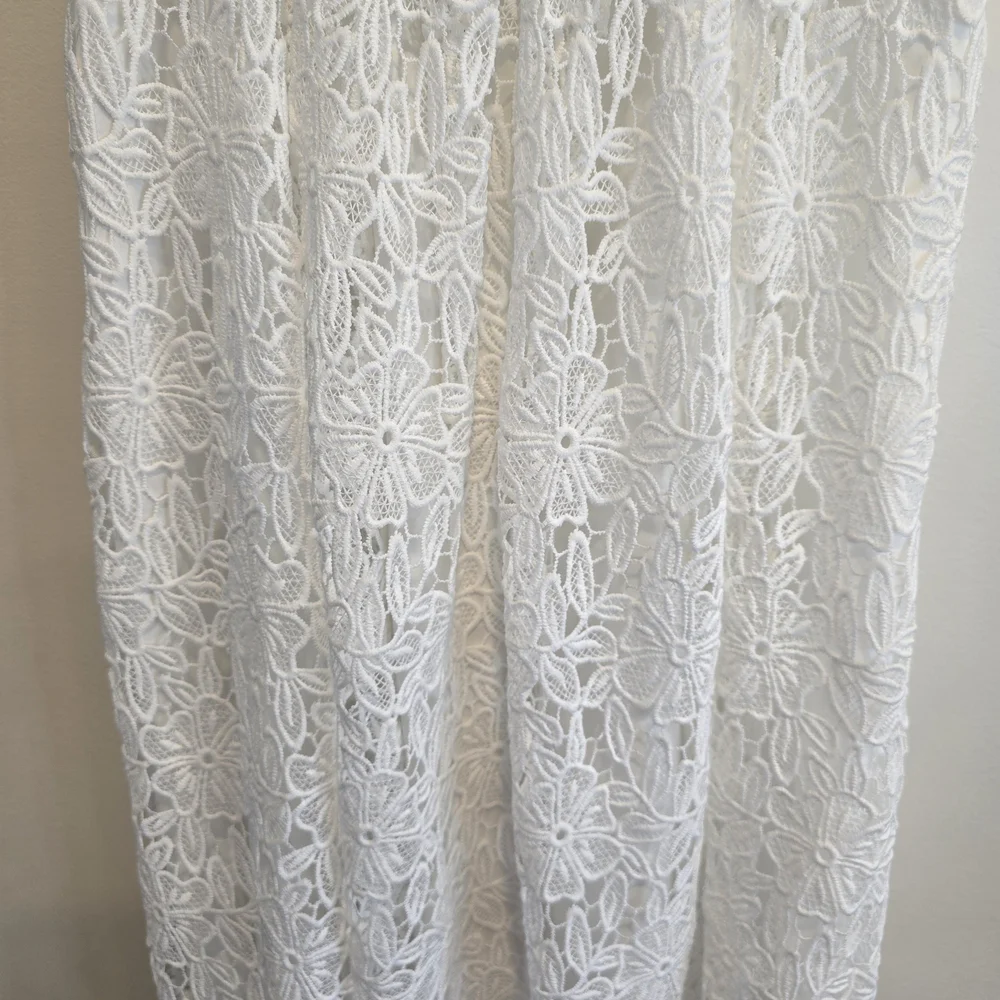 Astr White Flowery Lace Midi Dress Size Medium Nwot, Has One Very Small Flaw - Picture 8 of 16